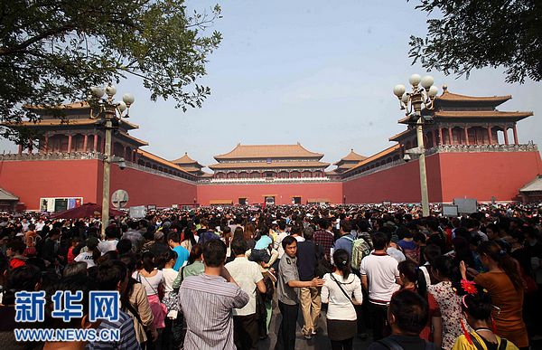 中秋國慶長(zhǎng)假第三天景區(qū)游客量急劇攀升