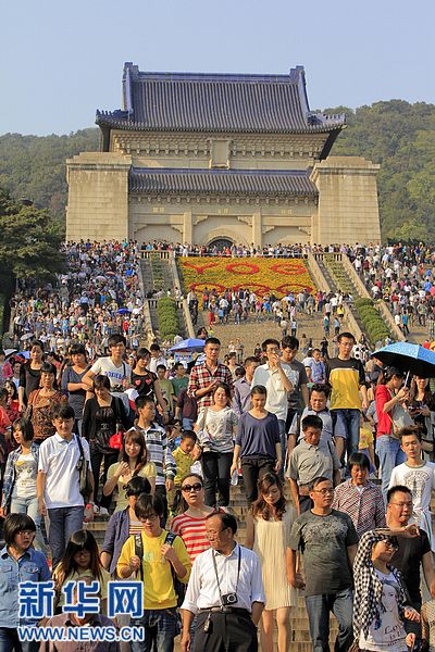 中秋國(guó)慶長(zhǎng)假第三天景區(qū)游客量急劇攀升
