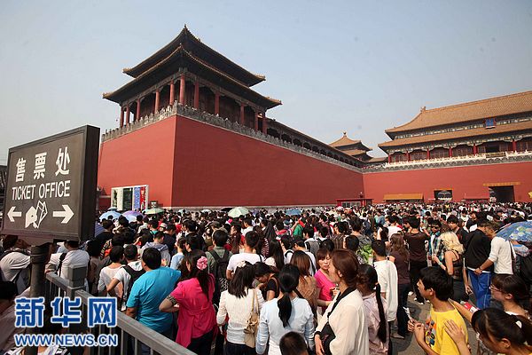 中秋國慶長假第三天景區游客量急劇攀升