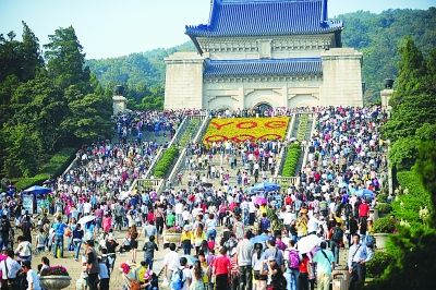 5天接待近百萬(wàn)人創(chuàng)新高 中山陵開(kāi)始控制入園人數(shù)
