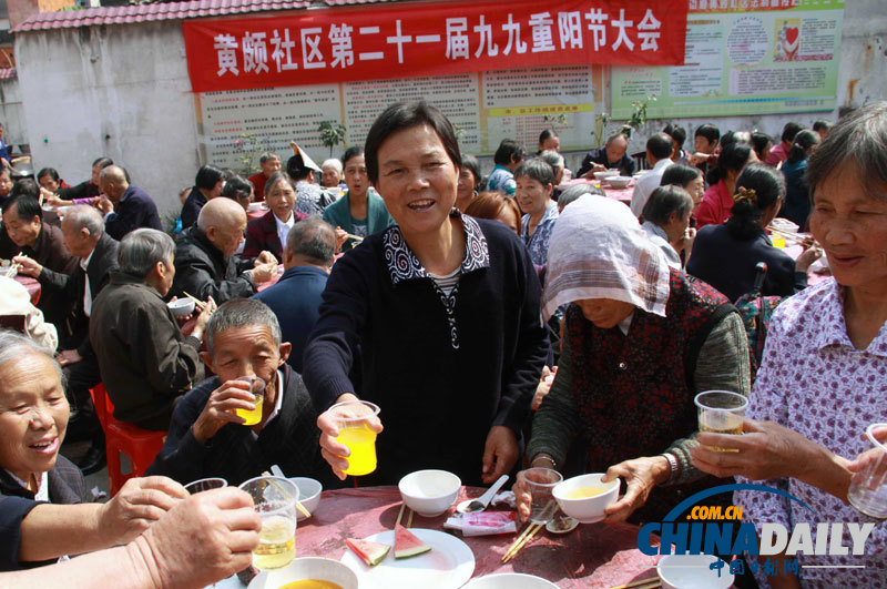 江西宜春一社區(qū)連續(xù)21年舉辦“長壽宴”話重陽