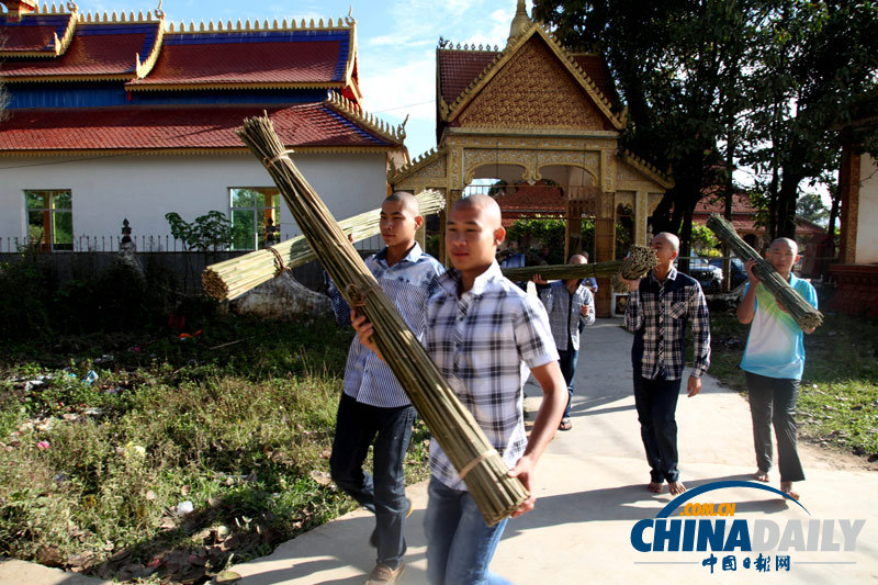 現(xiàn)場(chǎng)直擊：西雙版納小和尚還俗