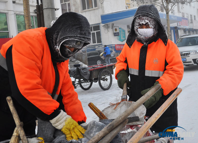 呼倫貝爾遭遇風(fēng)雪降溫 局地氣溫逼近-40℃