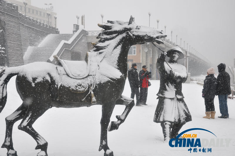 東北遭遇強(qiáng)降雪 中央氣象臺(tái)發(fā)布暴雪藍(lán)色預(yù)警