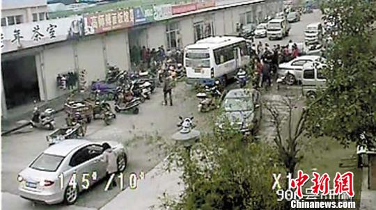 桐鄉(xiāng)官方回應(yīng)男童被壓路人旁觀:與小悅悅無可比性