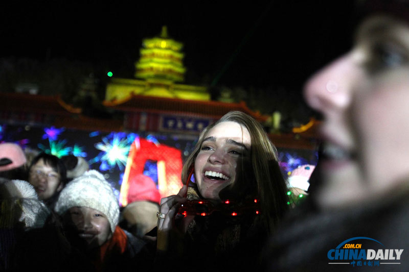 《中國(guó)日?qǐng)?bào)》2013元旦圖片精選：迎接新年第一縷陽光