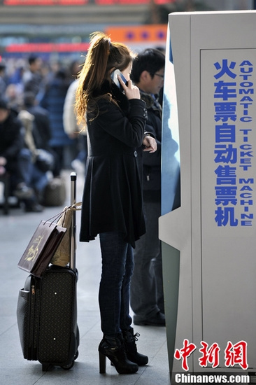 搶票催婚壓歲錢“紅色炸彈” 過年回鄉(xiāng)不堪重負(fù)