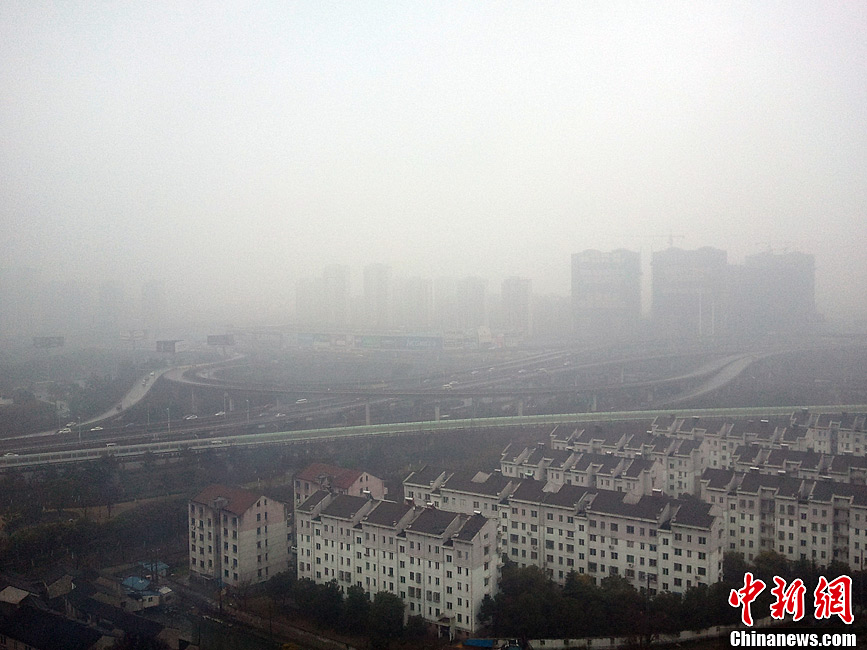 中央氣象臺繼續(xù)發(fā)布霧霾黃色預(yù)警 多地遭遇嚴(yán)重污染