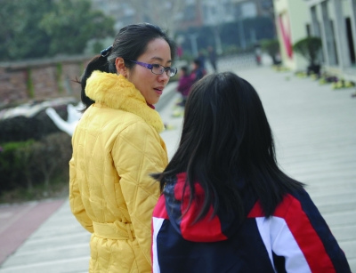 漂亮女生切除面部神經(jīng) 堅(jiān)強(qiáng)少女失去半個(gè)臉不落淚