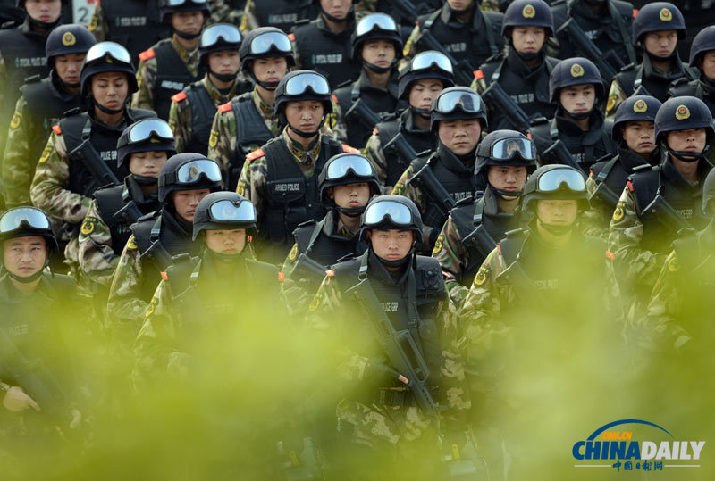 南京：武警特戰(zhàn)精英綜合演練“護(hù)航”春運(yùn)