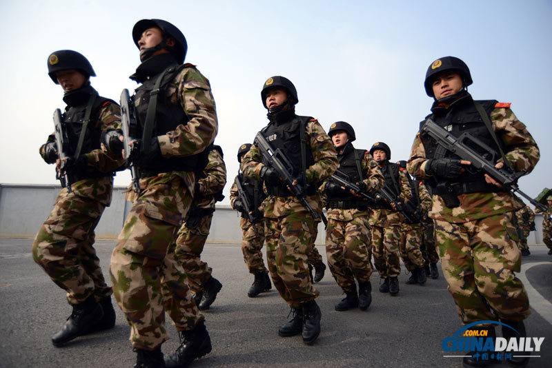 南京：武警特戰(zhàn)精英綜合演練“護航”春運