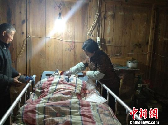 父母自制呼吸機(jī)為兒續(xù)命引關(guān)注 各方捐款3萬多