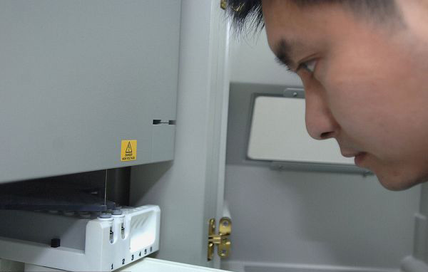 婚姻脆弱催熱親子鑒定 滴血認(rèn)親一再上演
