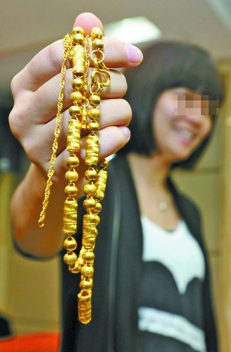 女子網(wǎng)購腳架收到1.798公斤千足金 價值60萬