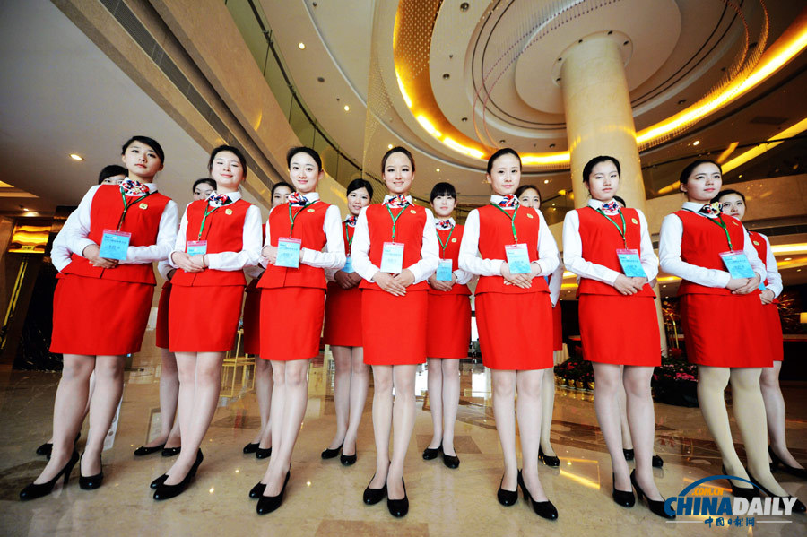 “90后”準(zhǔn)空姐迎接2013國際盆栽大會