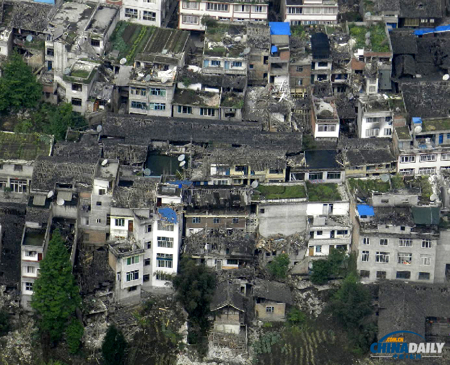 高清：空中直擊四川蘆山地震現場 已有47人死亡