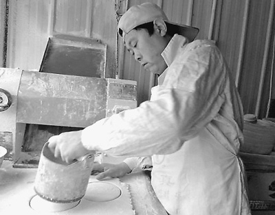 “餅哥”心系災區 17鐘頭不眠搶烙2000張餅