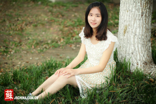 江蘇大學(xué)“文法十二釵”走紅 高門(mén)檻選院花(圖)