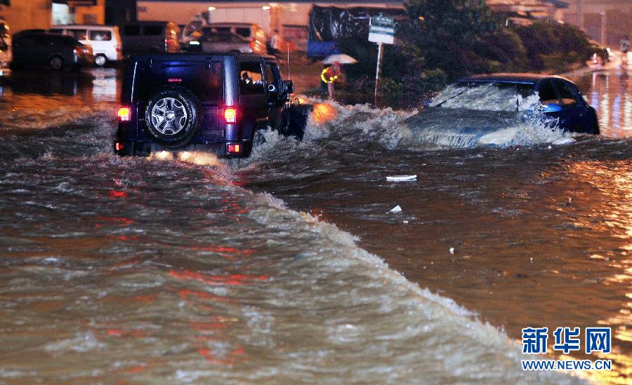 暴雨襲長沙 城區(qū)現內澇[組圖]