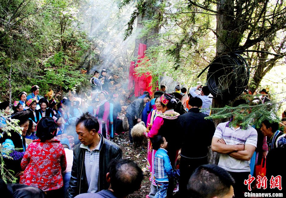 四川茂縣羌族感恩節 民眾齊聚祭祀太陽神