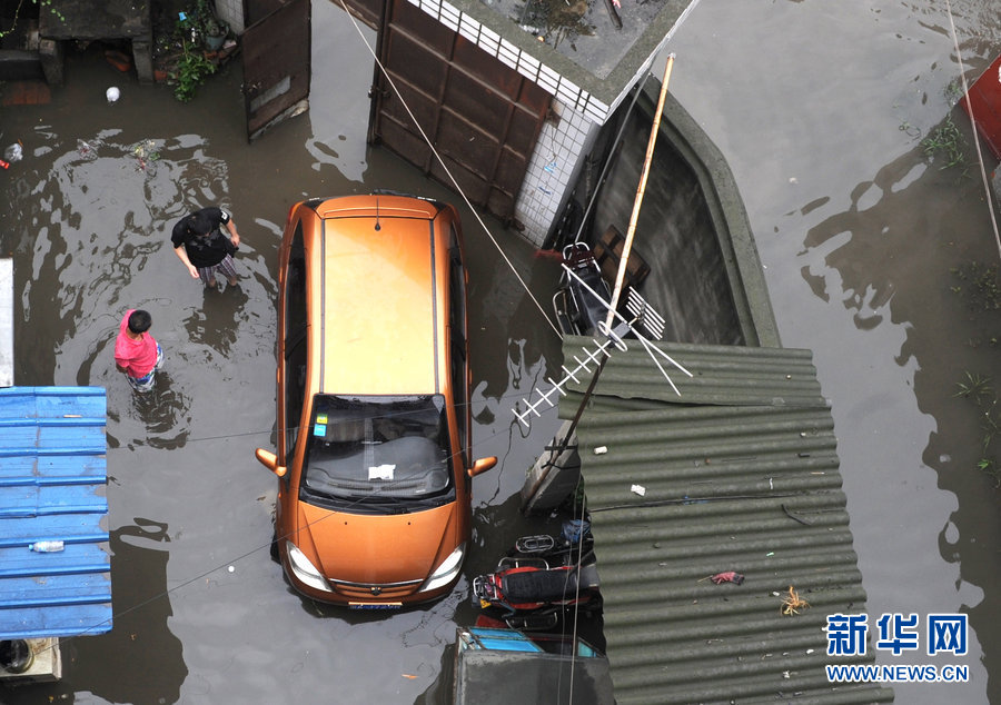 成都暴雨內城“看海”居民困