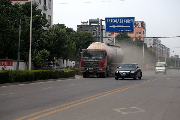 河南一被撞女子求司機(jī)別碾死她