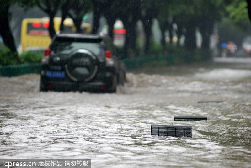 臺(tái)風(fēng)西馬侖登陸 廈門(mén)一夜間變澤國(guó)