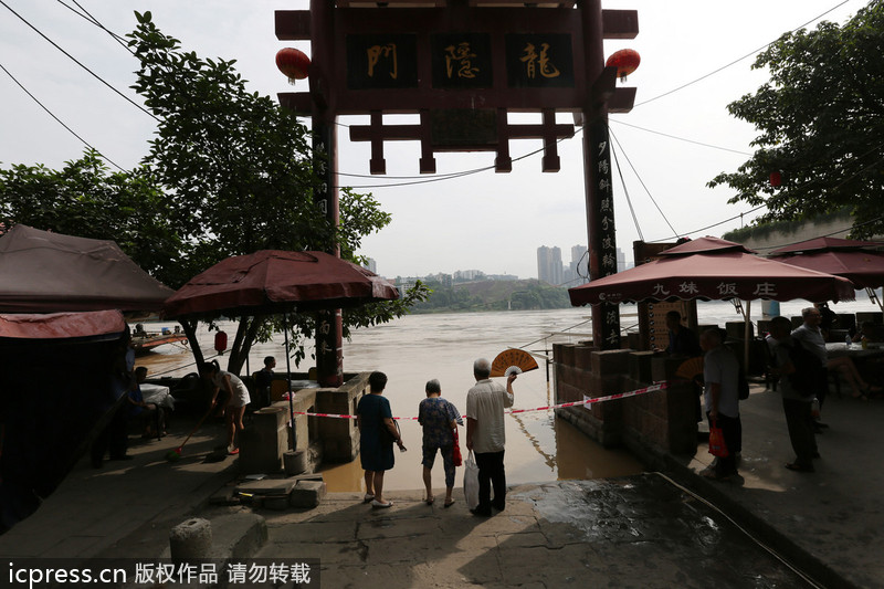 洪峰襲重慶 古鎮(zhèn)被水淹
