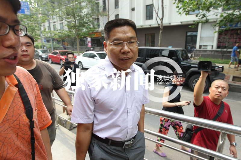 李某案舉行庭前會議夢鴿現(xiàn)身 被告本人將出席