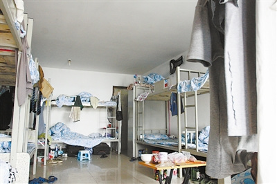 北京違規群租屢禁不止 2居室住30人房東住廚房