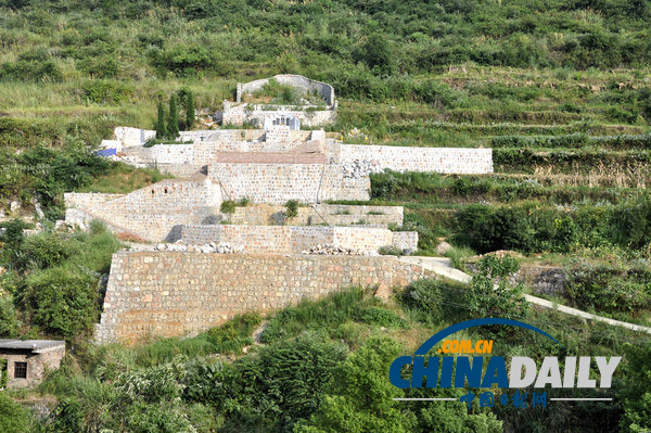 湖南漣源：國家地質公園內現1.2畝豪華墓 形似城堡