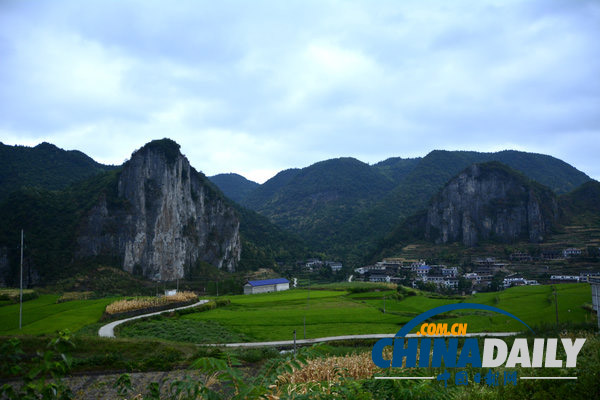 湖南漣源：國家地質(zhì)公園內(nèi)現(xiàn)1.2畝豪華墓 形似城堡