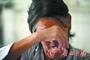 兩老人因?yàn)閻?ài)情結(jié)伴打工 遭遇車禍1個(gè)盒飯兩人吃