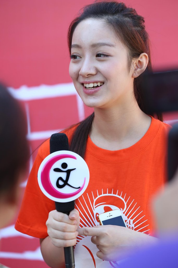 北影開學典禮臺下美女睡一片