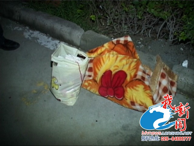 南京：女嬰被棄小區路上 險被車輪碾壓