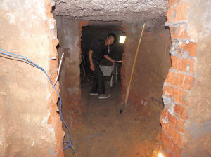 派出所長別墅下挖200平地宮 十余城管執法被扣