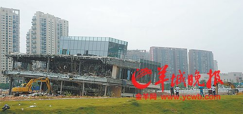 深圳一樓盤工地被疑坍塌 開發(fā)商：主動使其傾斜