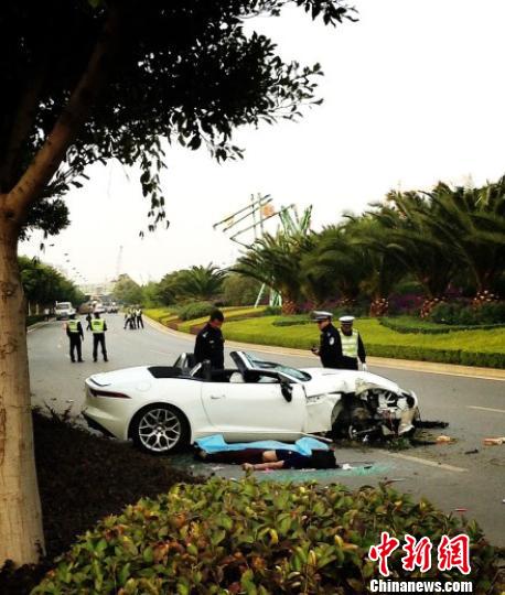昆明“飆車黨”市區(qū)飆車致車禍 豪車司機(jī)當(dāng)場死