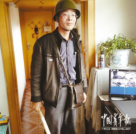 陜醫生舉報副縣長公款出游 出門戴鋼盔防身(圖)