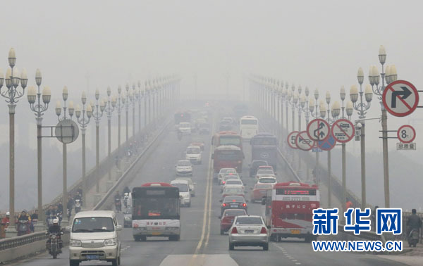 中國多地制定霧霾預(yù)案 機(jī)動(dòng)車限行引爭議