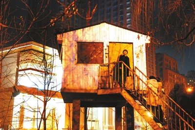 北京住井底老人回鄉工作 頭發染黑正在養病(圖)