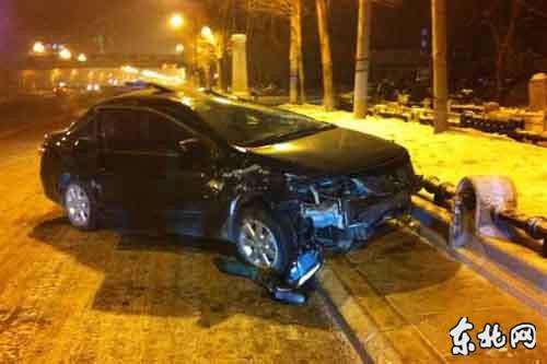情侶吵架搶奪方向盤 車輛側翻女子受傷（圖）