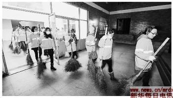 浙江武義公務員上崗先當環(huán)衛(wèi)工：3點半起床