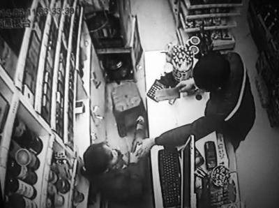 男子連續兩次搶劫 同樣手法搶同家店同一人(圖)