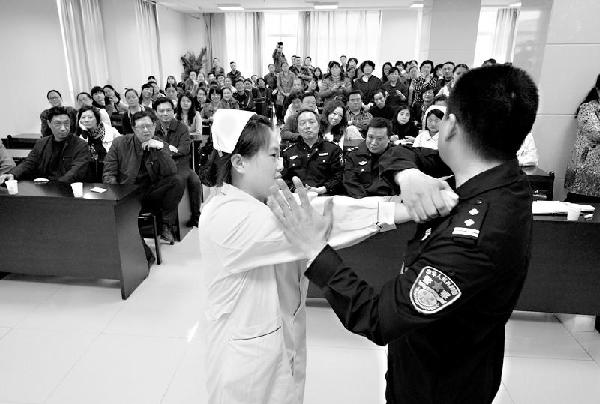 武漢醫生學防身術引爭議 醫院稱是針對醫暴事件
