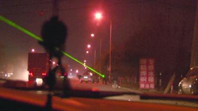 南京現新型“馬路殺手” 激光筆閃瞎司機釀車禍