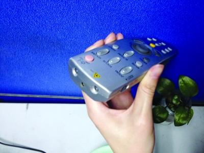 南京現新型“馬路殺手” 激光筆閃瞎司機釀車禍