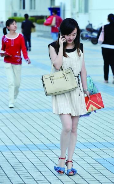 男生留言圖書館：女生穿著暴露影響學(xué)習(xí)
