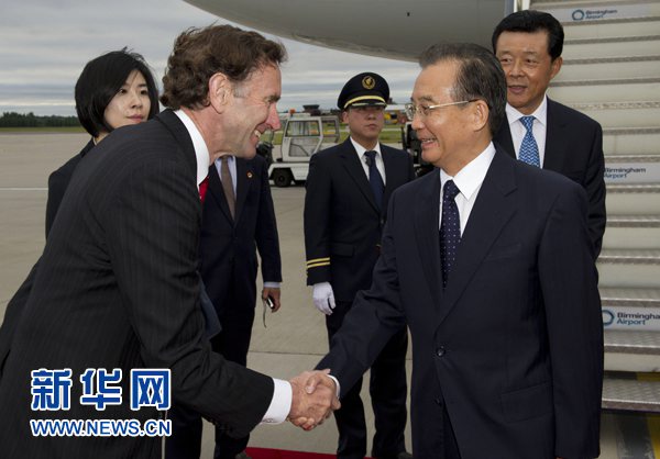 溫家寶抵達伯明翰對英國進行正式訪問