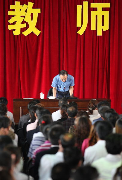 溫家寶:將為中西部貧困農(nóng)村中小學(xué)提供營(yíng)養(yǎng)補(bǔ)助